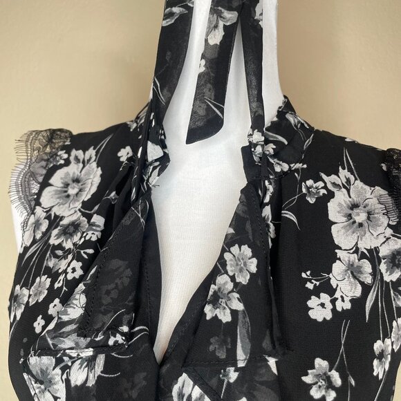 T Tahari Black Floral Lace Cap Sleeve Tie Neck Lightweight Blouse Medium Career - Picture 5 of 14
